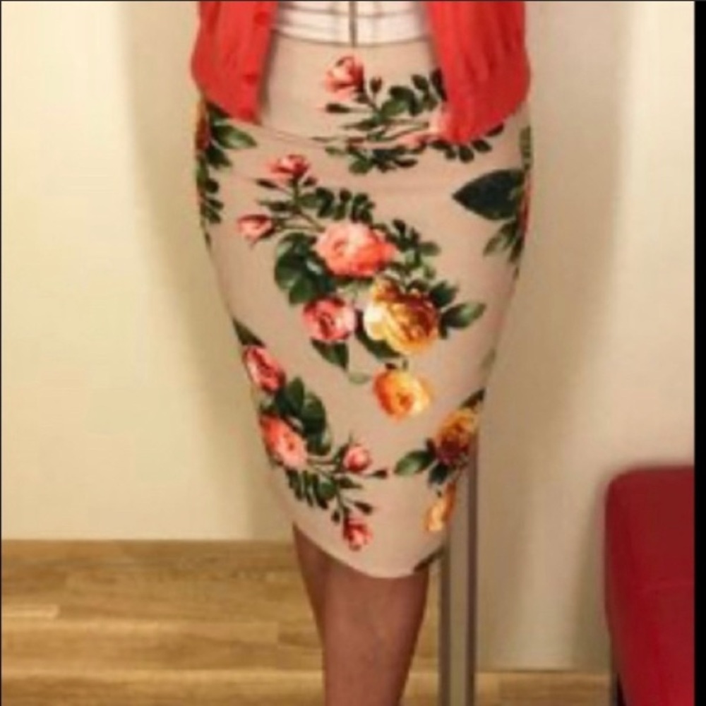 Lularoe unicorn floral Cassie skirt XS